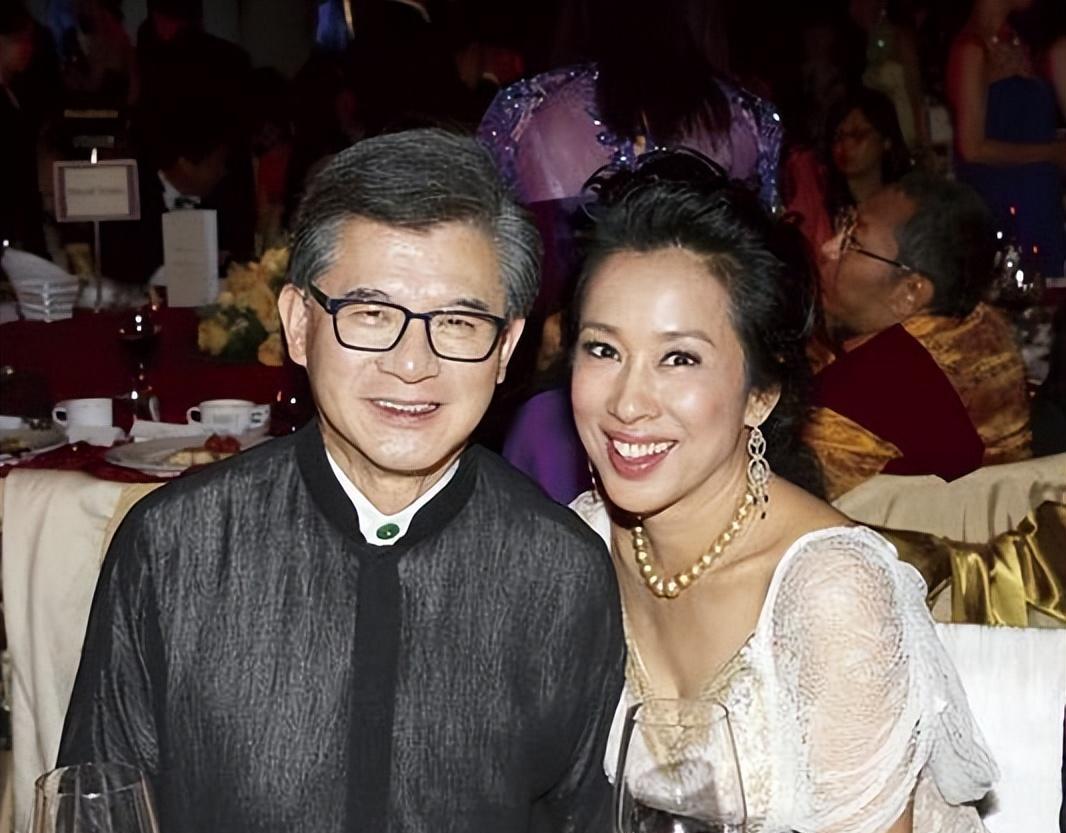 朱玲玲的烦恼:二儿子霍启山39岁未婚,小儿子霍启仁34岁游戏人间