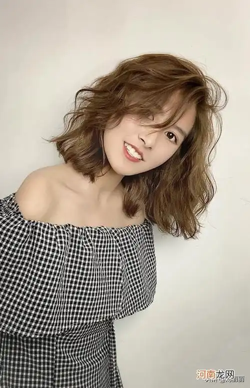 夏季爆款发型来了 女生纹理烫发型2022