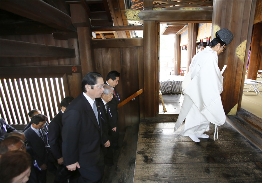 日本约70名各党派议员集体参拜靖国神社