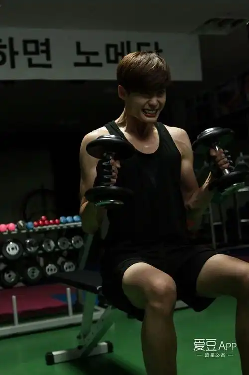 李钟硕盘点171107盘点李钟硕那些男友力max的瞬间当你时