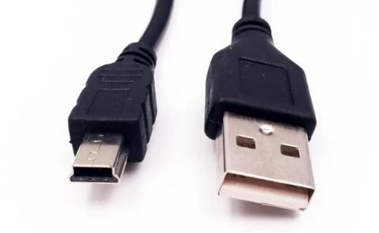 安卓手机充电接口有3种分为micro usb接口,type-c接口,mini usb接口.