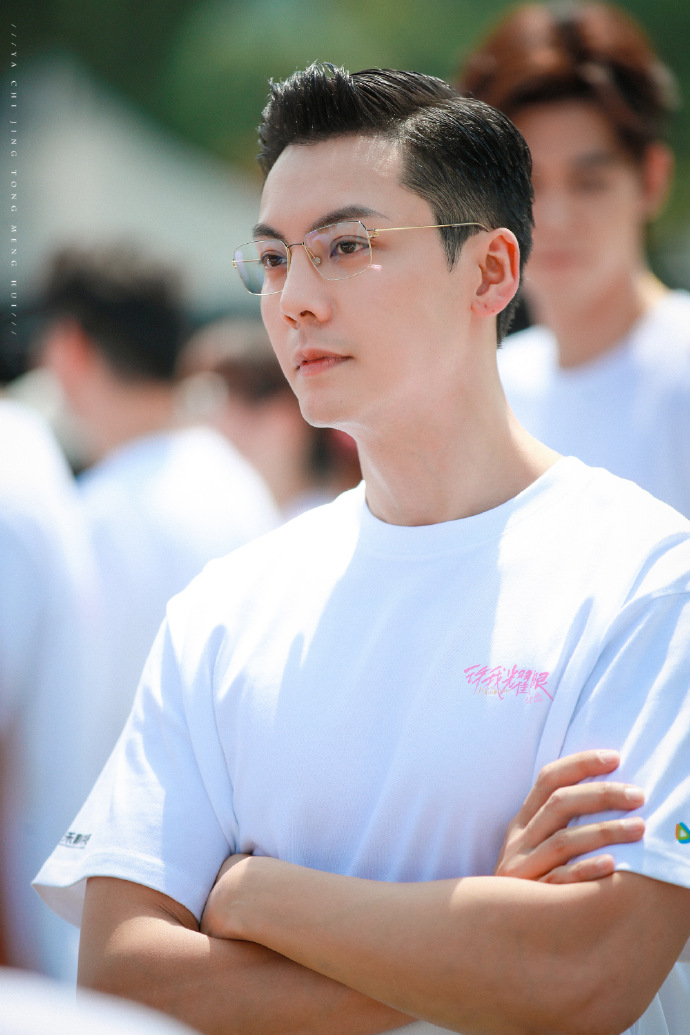 陈伟霆给现偶上强度了##陈伟霆背头卷发