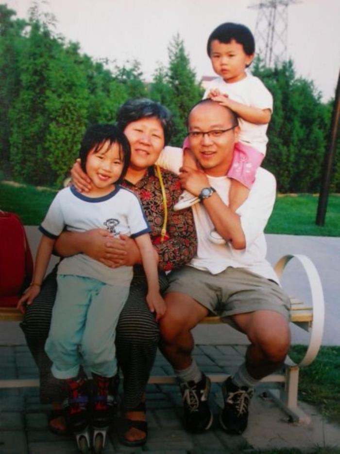 窦靖童窦唯终于再次看到窦唯和窦靖童父女同框