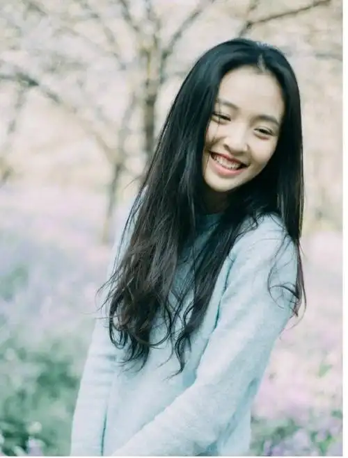 吴倩甜妹笑容好绝露牙龈都这么好看