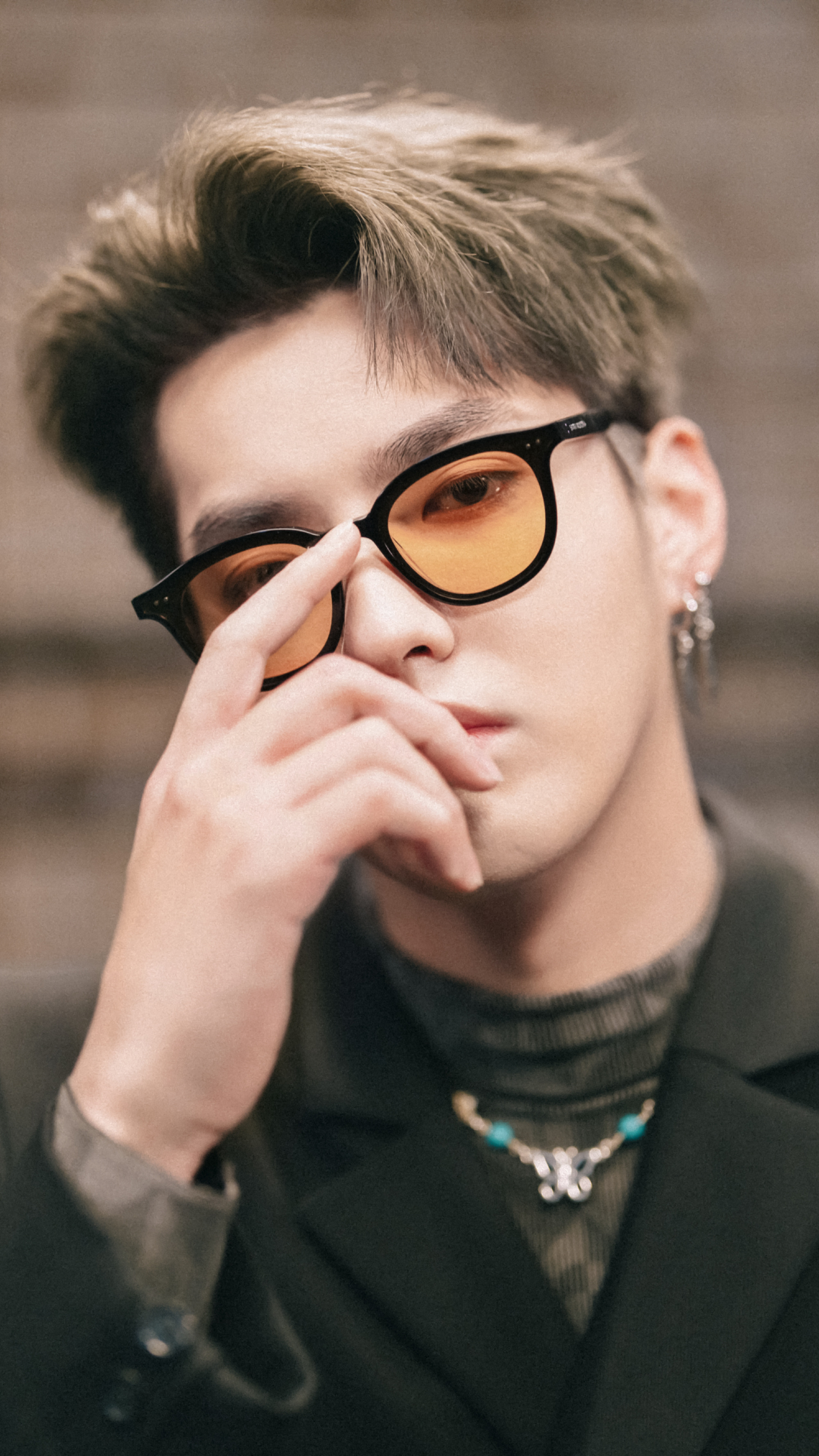 吴亦凡录歌照片曝光,以他的能力,你期待他的新歌吗?