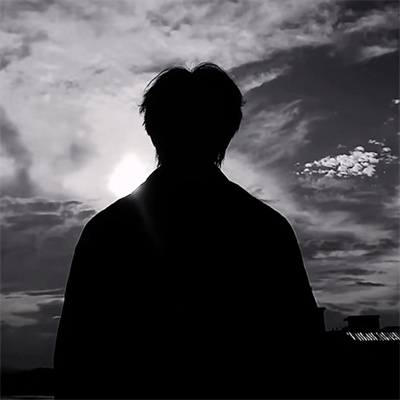 干净的背影男头像高清单人 网络超火孤单感十足男头图片大全_男生头像