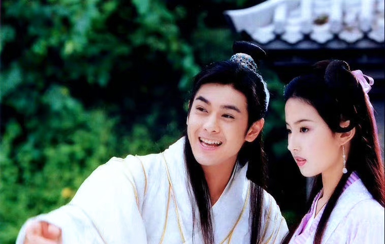 两人容颜竟然没有变化,真是感叹时光不公呀 #刘亦菲林志颖20年前合照