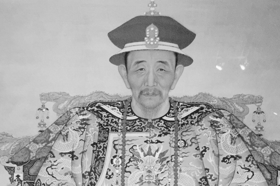 康熙复原照曝光,脸颊消瘦双眼微眯留着胡须,撞脸国家一级演员