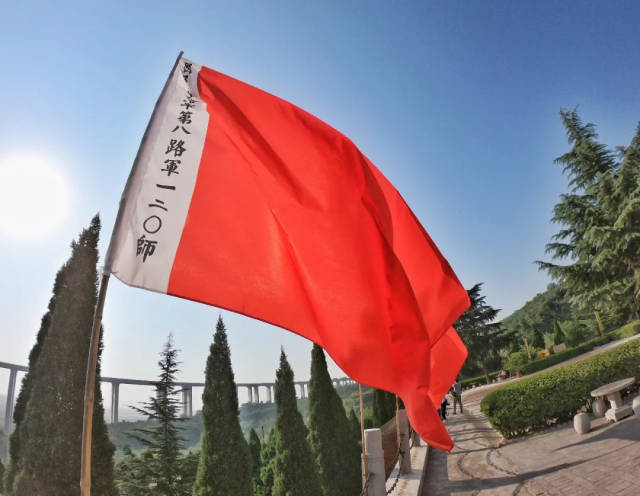 导游为大家讲解八路军东渡黄河历史