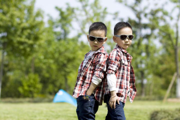 双胞胎儿子一个是我亲生一个不是,知道真相后我坚决与老婆离婚