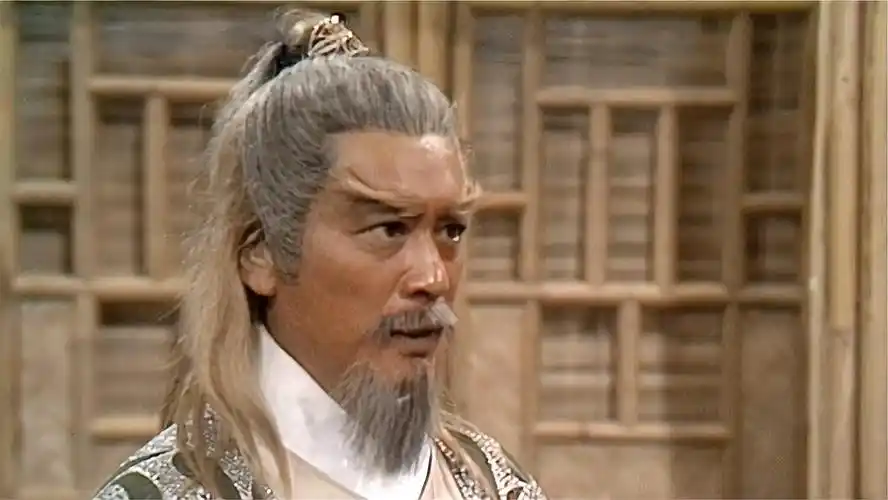 射雕英雄传:老顽童不用手单挑黄老邪,结果被打吐血