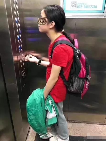 儿童青少年斜肩拉胯别忽视,弯腰驼背须警惕