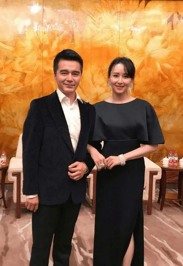 许亚军将何晴带回家中"摊牌",妻子张晞气到心脏病发住院,如今过得怎么