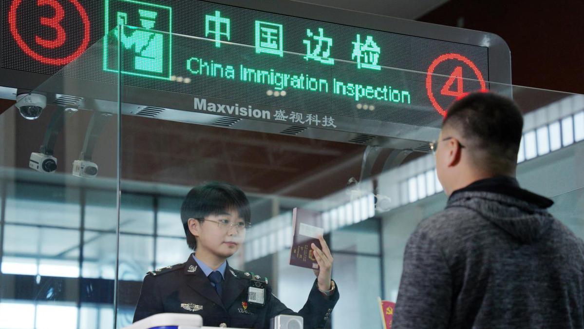 扎根国门口岸奉献巾帼力量——绥芬河边检站女民警以奋斗姿态擦亮青春