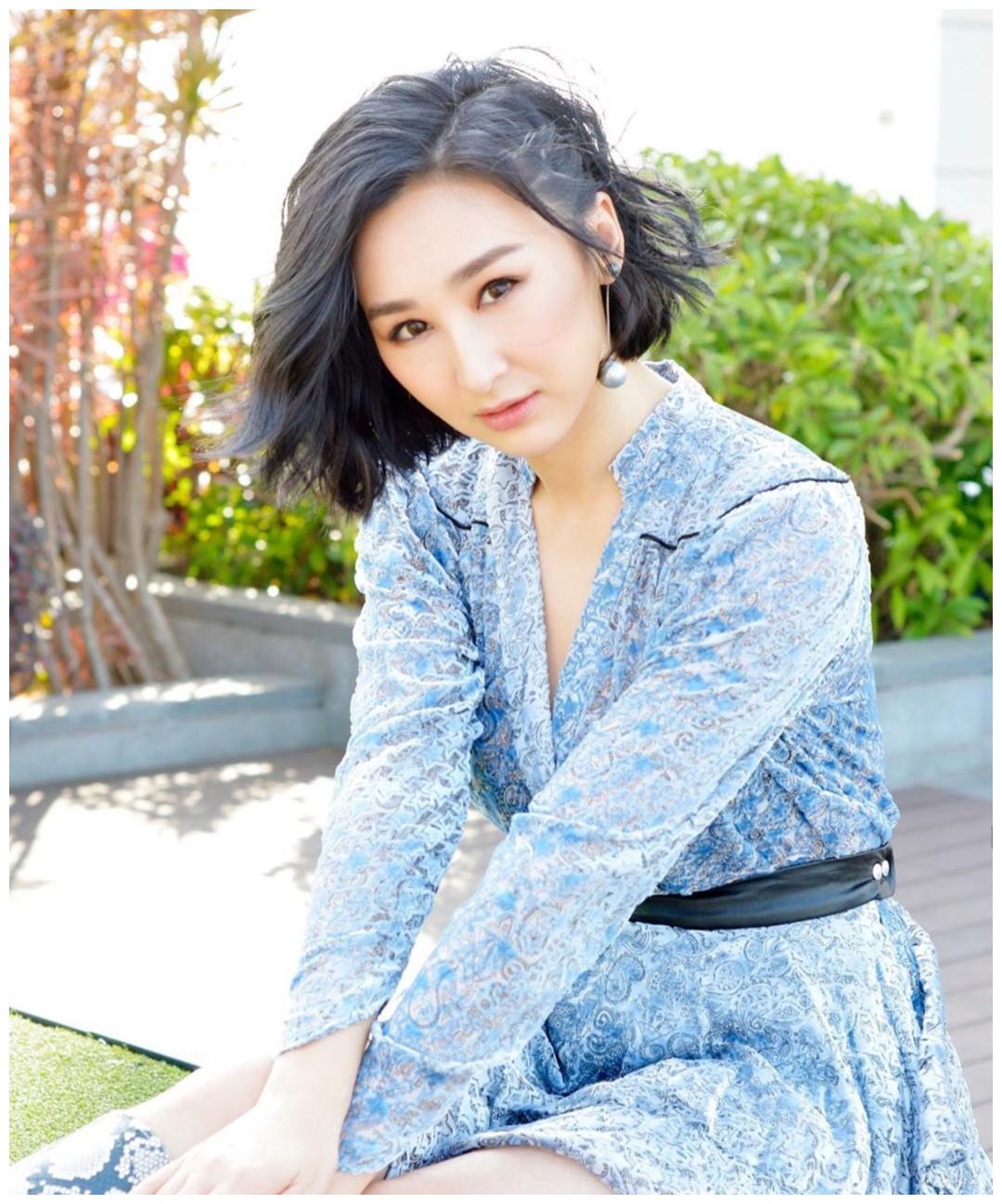 她曾是tvb性感女神,因身材火辣遭排挤饰演配角,如今过得很滋润