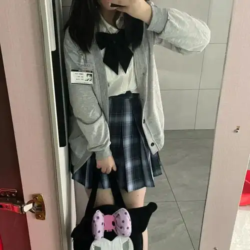 jk对镜拍照姿势