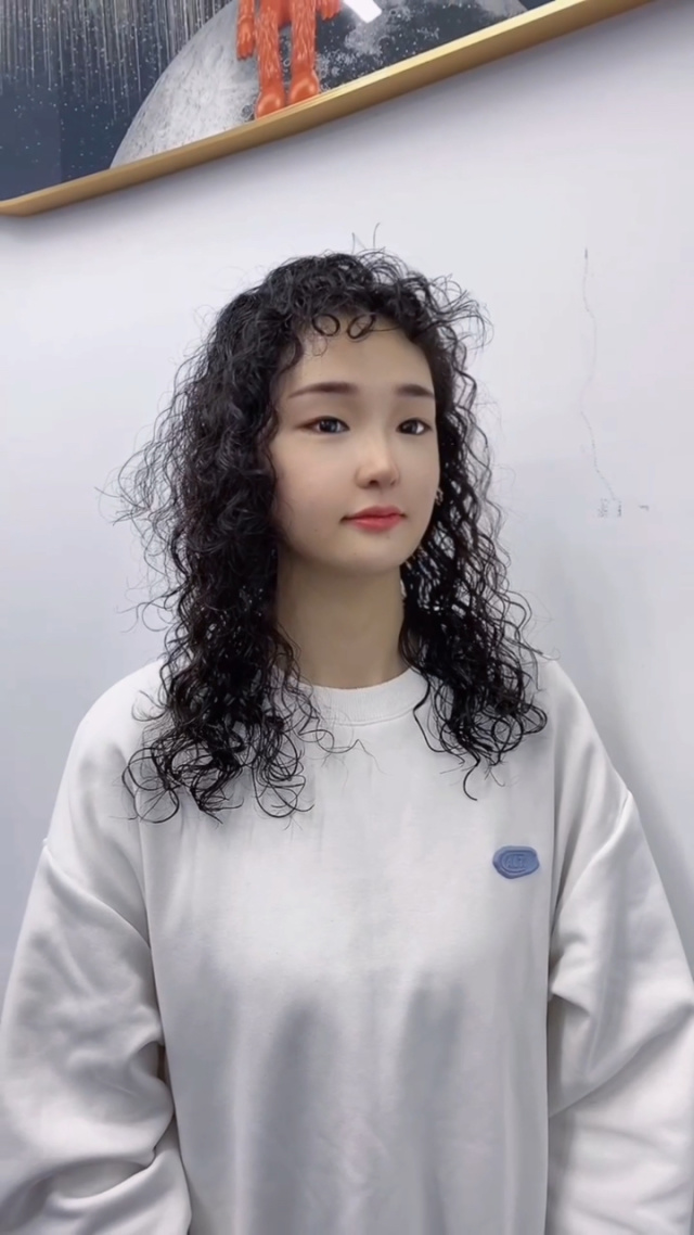 适合风格:甜美乖巧,羊毛卷泡面头,适合头发少细软发质