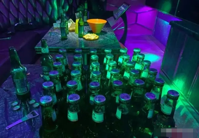 江西南昌,女子和丈夫吵架,约男闺蜜一起去ktv喝酒解气,一直喝到凌晨