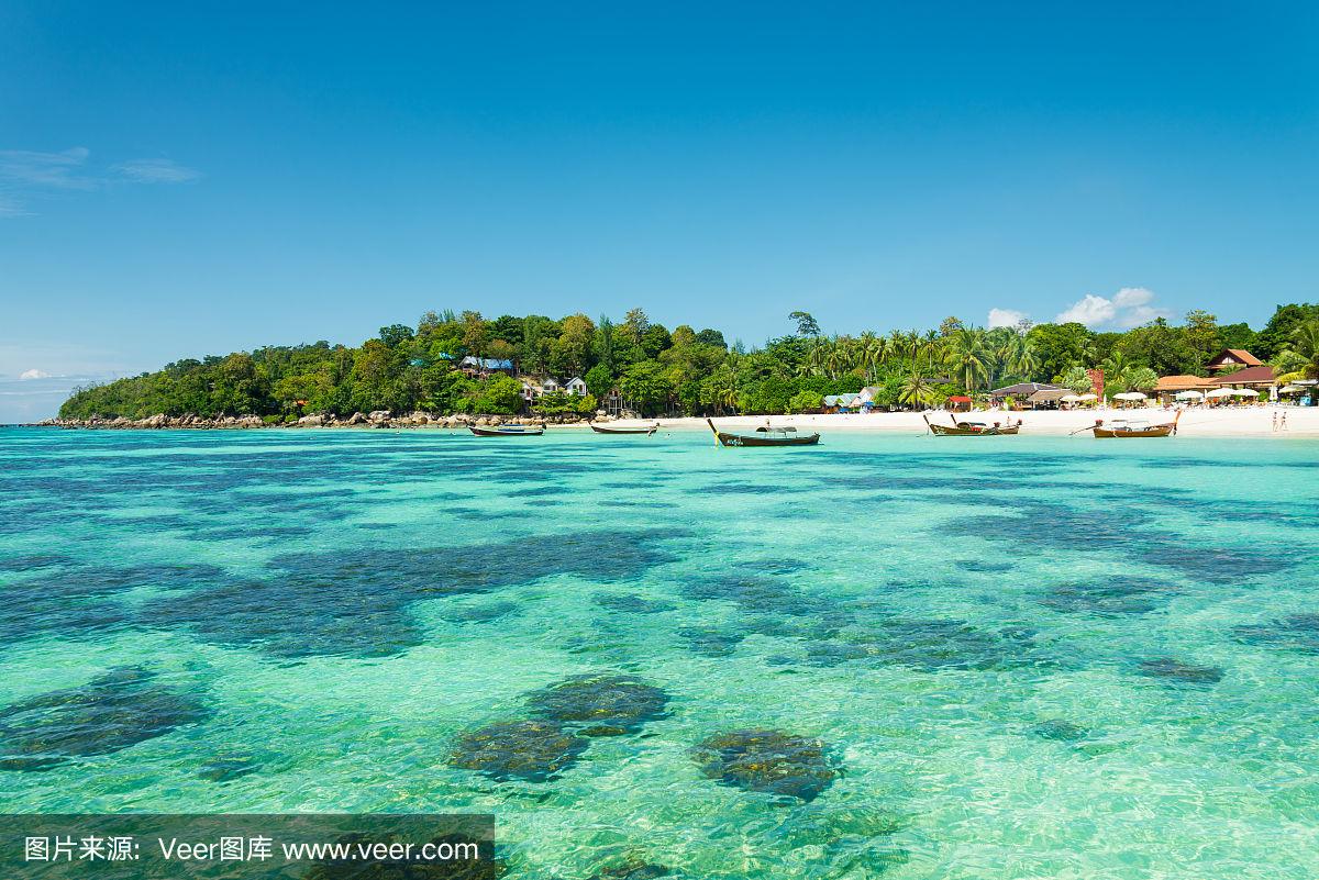 绿松石蓝色的大海