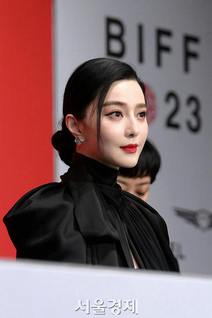 导演韩帅携主演@范冰冰,李周映一同出席电影《8629》新闻发布会