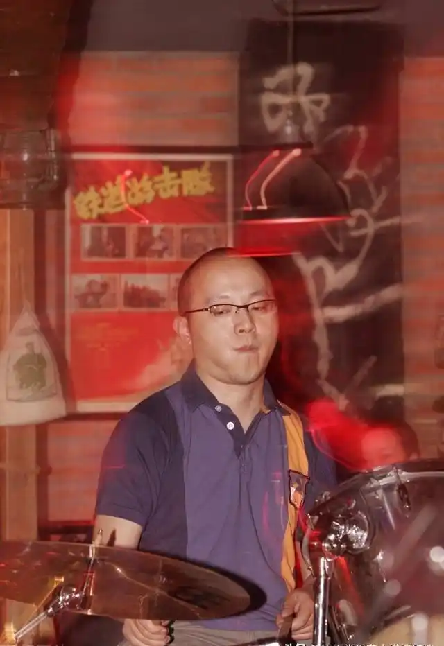 专业科普:窦唯到底厉害在哪?和周杰伦的差异在哪?为何受人尊重