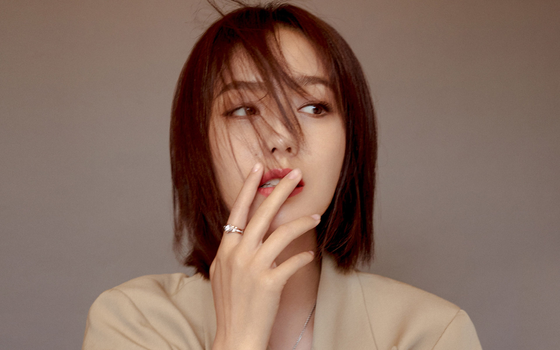 佟丽娅性感写真高清桌面电脑壁纸