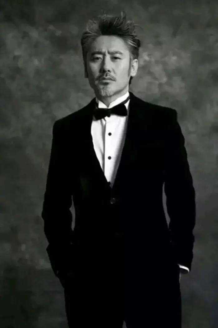 军师联盟第一部里的扮相我不是特别喜欢,波波大叔一定要奶奶灰色系才