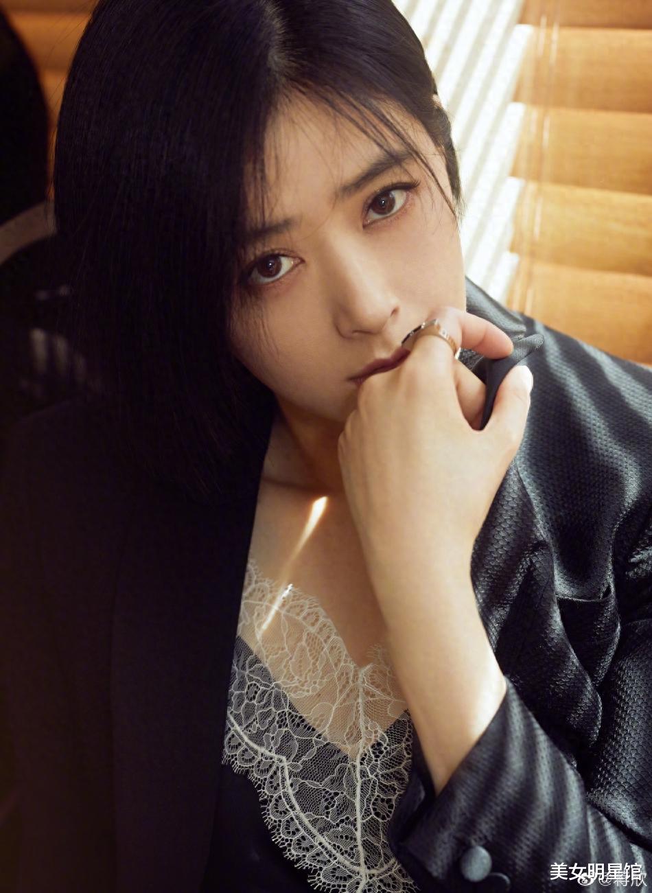 40岁蒋欣身材凹凸有致,让人挪不开眼!_魅力十足_智慧_女性