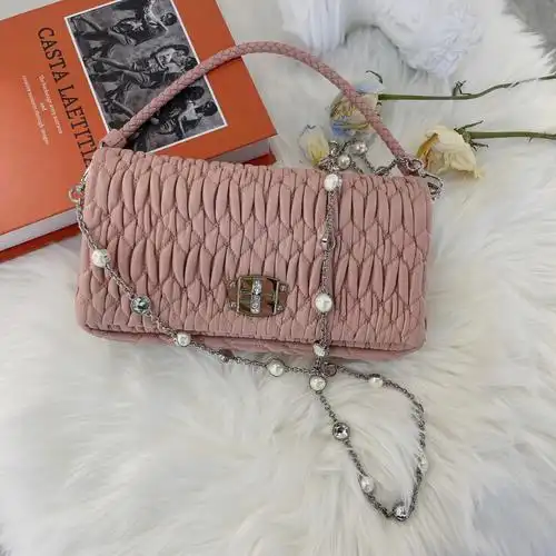 miumiu羊皮褶皱宝石包