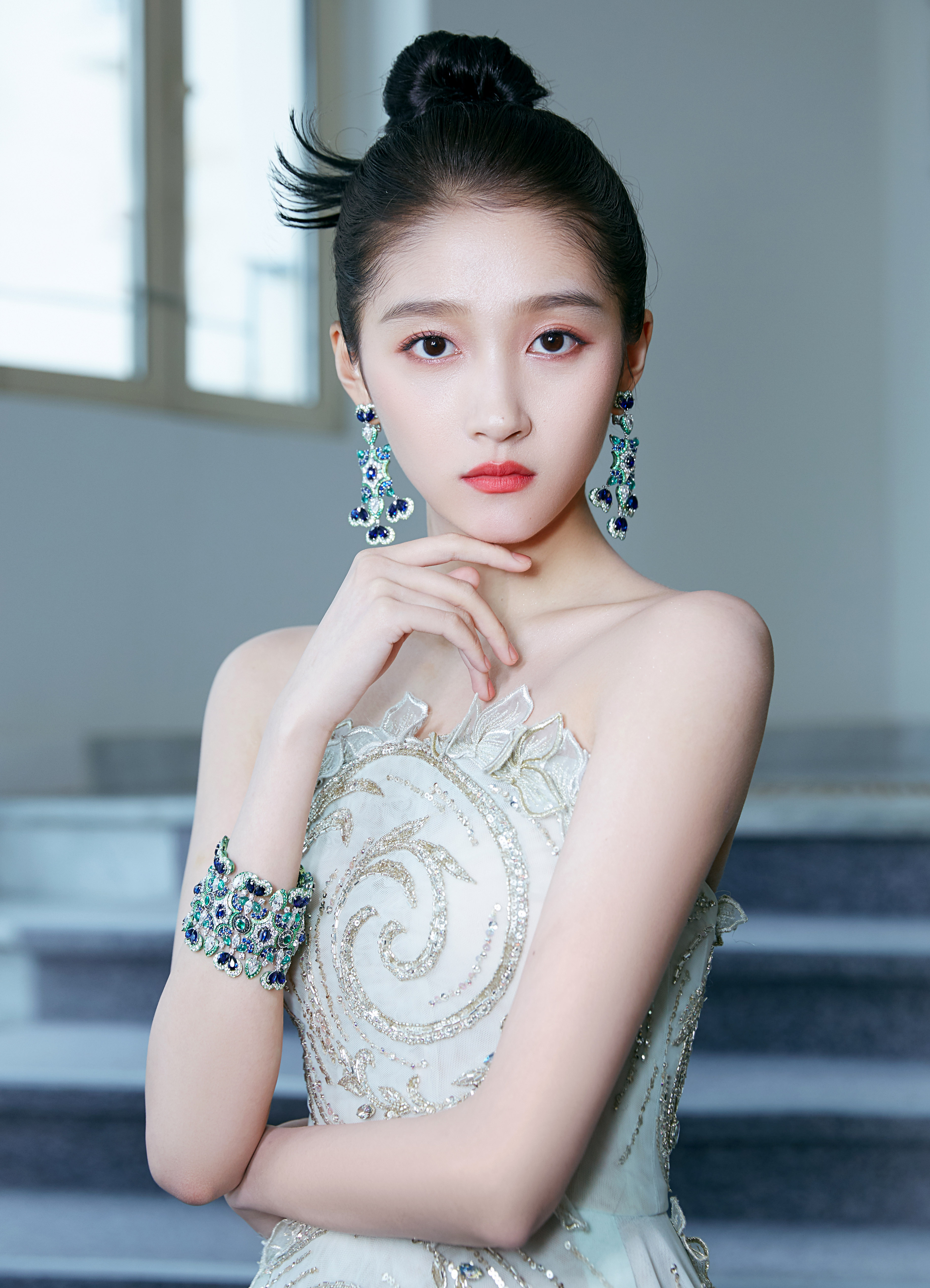 【关晓彤戛纳,薄荷绿礼服】巴黎欧莱雅品牌代言人关晓彤即将亮相