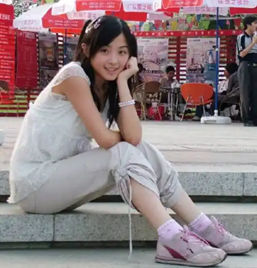 解析张含韵八字