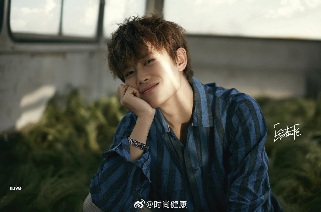 任嘉伦解锁时尚健康五月刊封面少年在最爱的时节等你