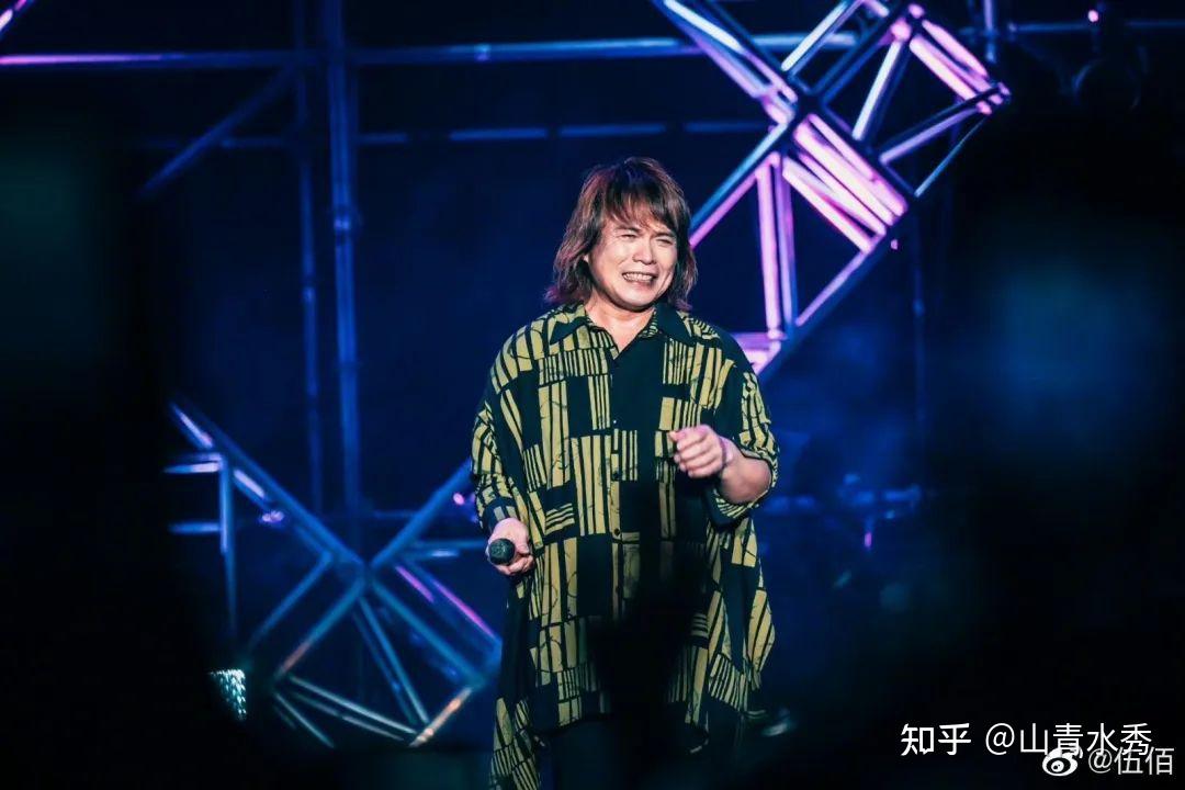 演唱会"摆烂"的伍佰,何以获得年轻人的爱? - 知乎
