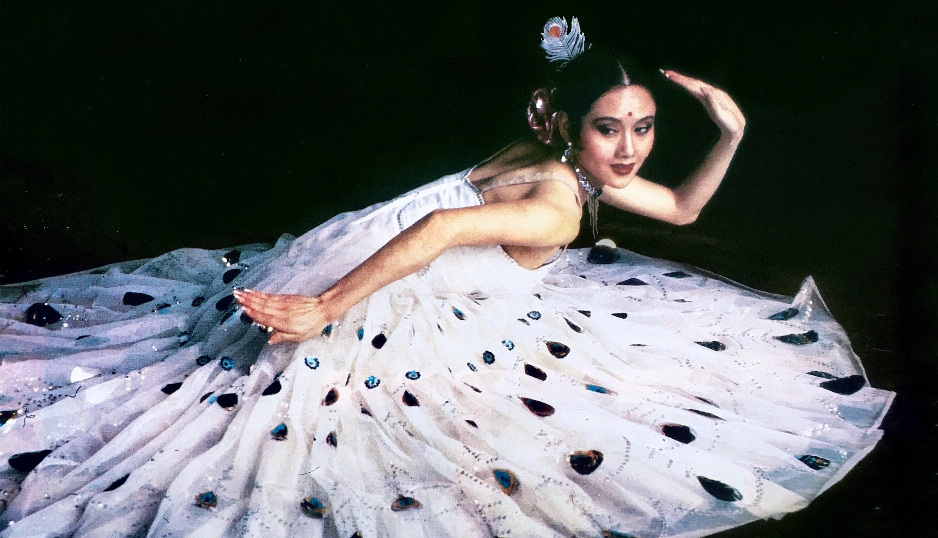 "人间异类"杨丽萍:30年不吃米饭,洗澡靠助理,她如今过得怎样_舞蹈