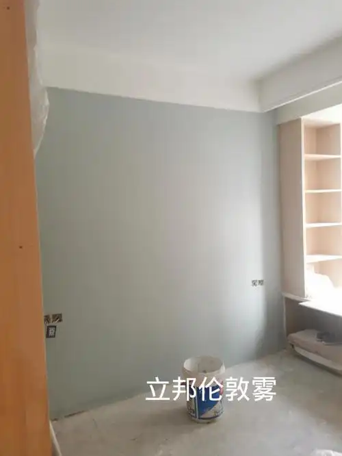 今天终于调色刷漆啦,主卧背景墙是立邦的伦敦雾,真