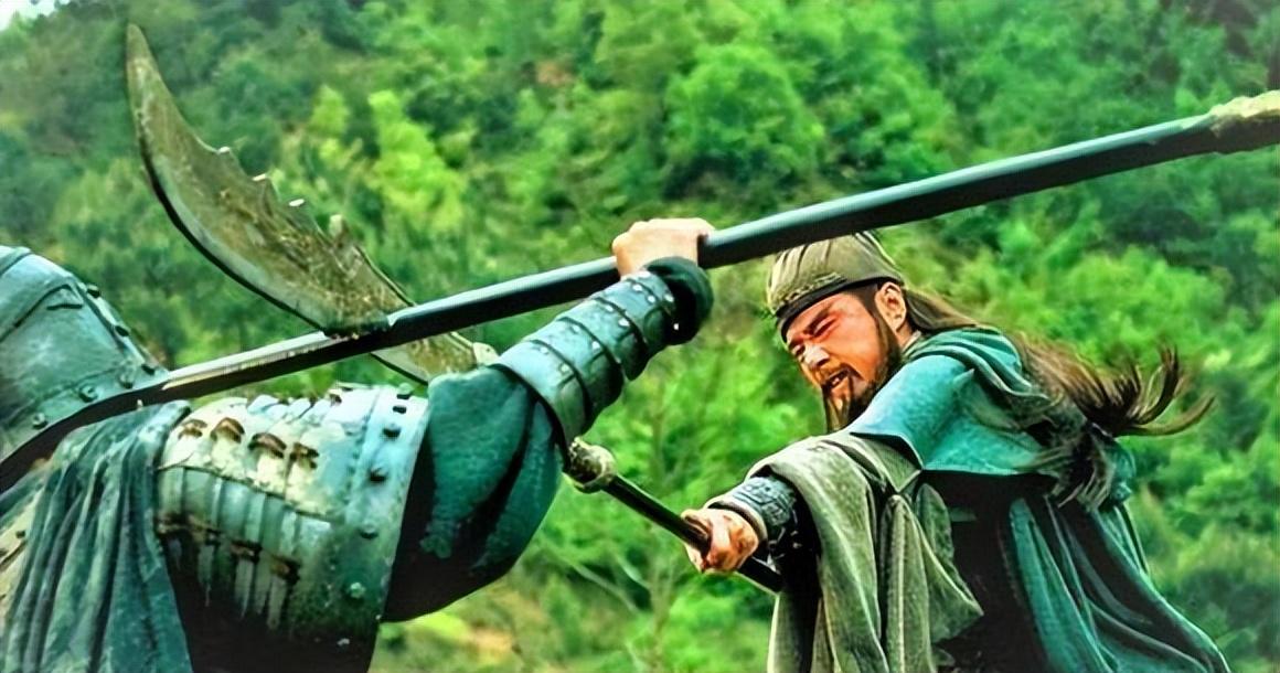 对于青龙偃月刀的打造过程和刀的样式,《三国演义》中仅一笔带过:"