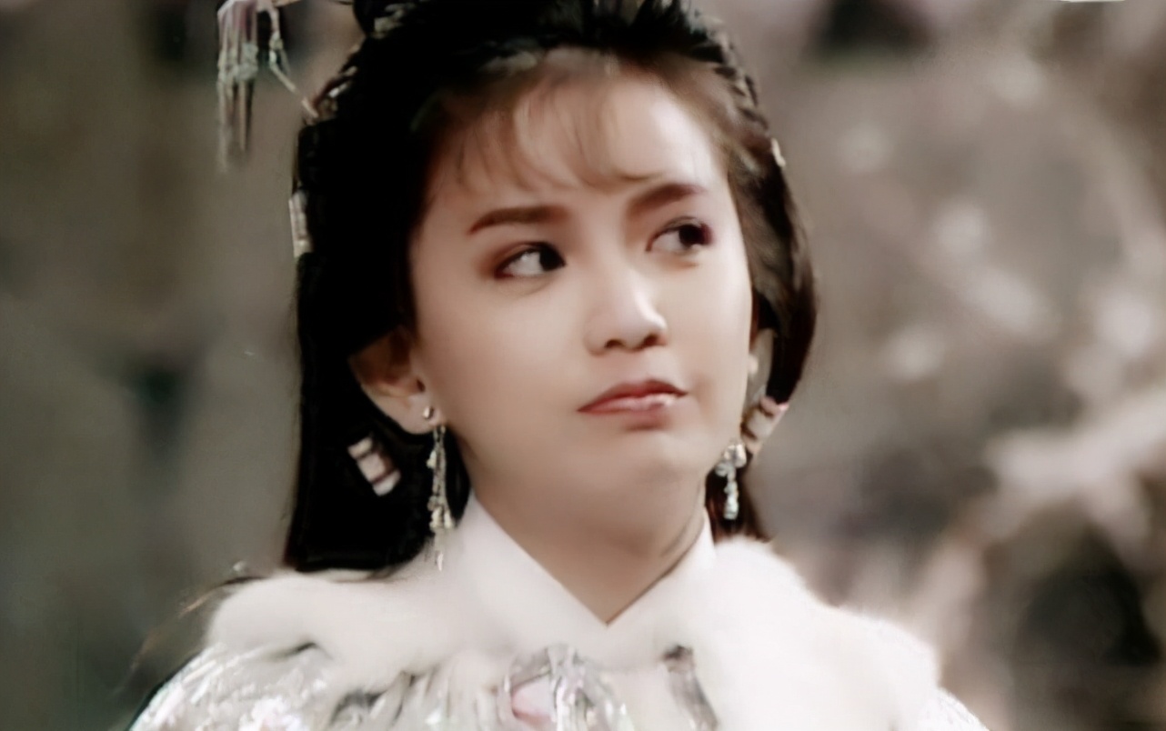 50多岁的曾华倩离婚后风采依旧不减当年如今与儿子相依为命