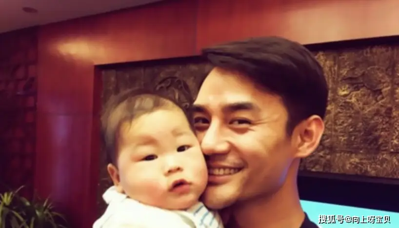 首先要知道,哥哥和妹妹来自同一对父母,所以哥哥和妹妹体内的基因存在