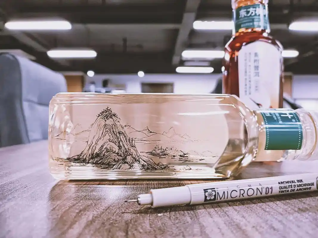 便利店买二送一的饮料瓶给嚯嚯完了 #手绘 #东方树叶新包装  - 抖音