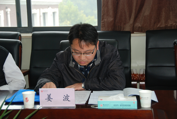 郑州四中闫培新校长,刘继勋副校长在评估会