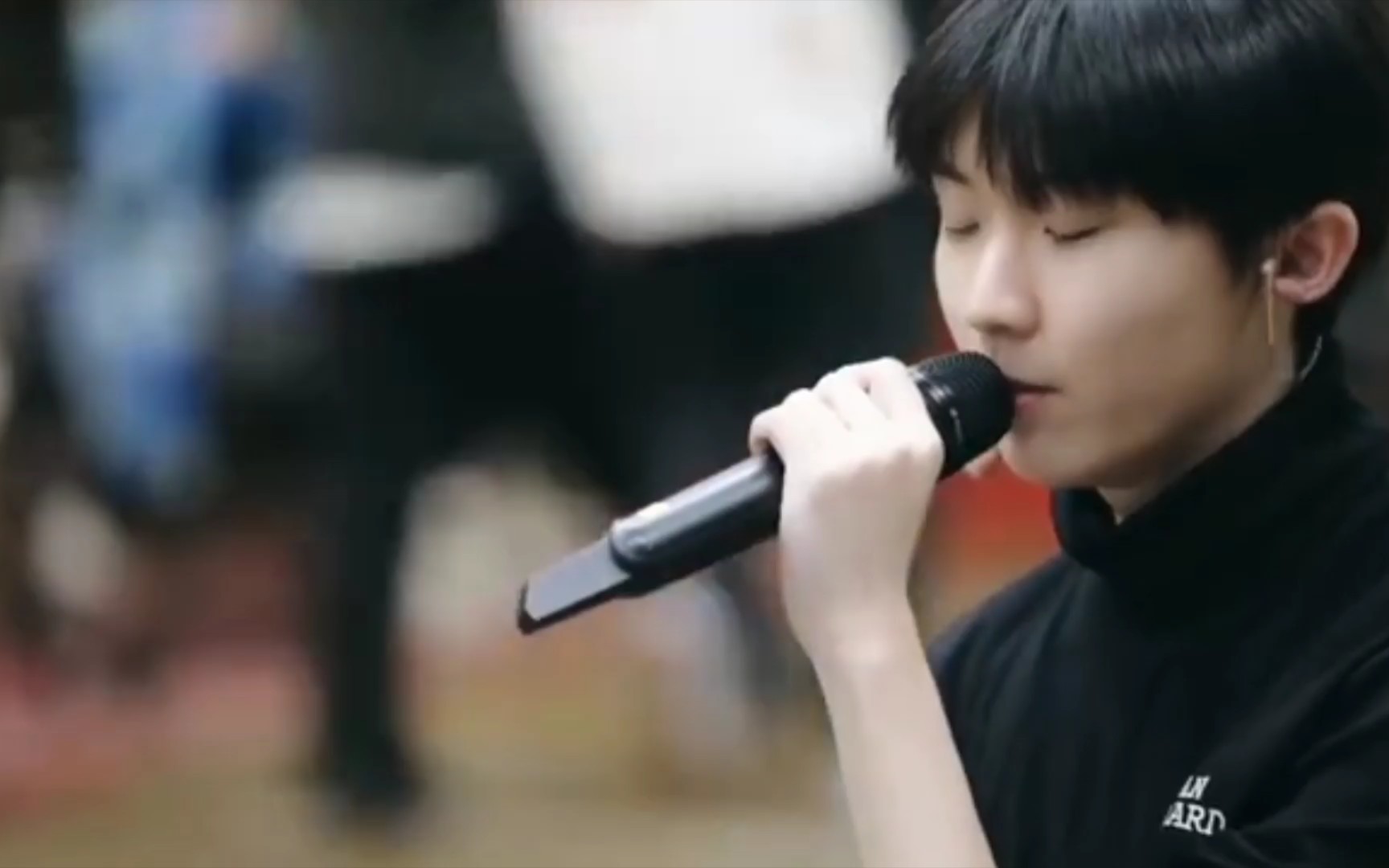 马嘉祺《飘向北方》彩排,歌声里传达了温柔与美好