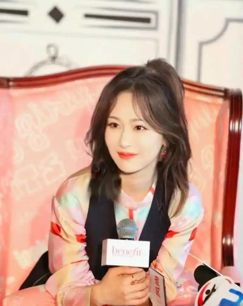 杨紫#奇瑞品牌全球代言人杨紫 #杨紫安热沙品牌代言人 我奥 - 兑趑