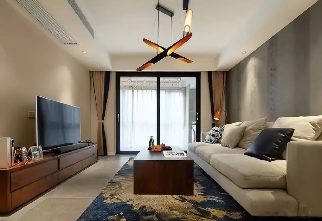 85平新房华丽变身:简装结合精致软装,完美家居呈现_空间_的设计_客厅