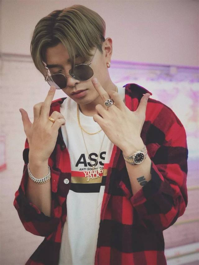 最酷rapper亲身示范,教你拍出最帅skr人的「嘻哈风」照片