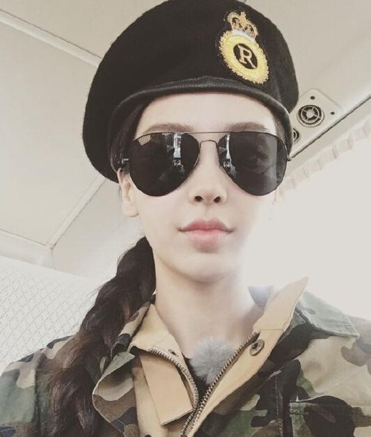 angelababy穿军装学宋仲基撩妹 网友:帅炸了