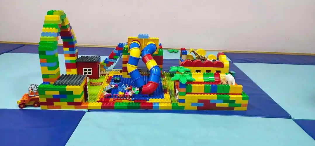 启迪乐高:劳文渊的作品《管道乐园》