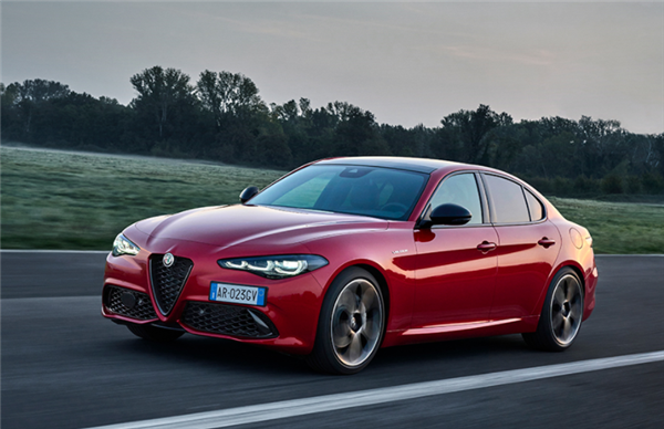 全新阿尔法罗密欧朱丽叶上市售3598万元起买它还是宝马3系