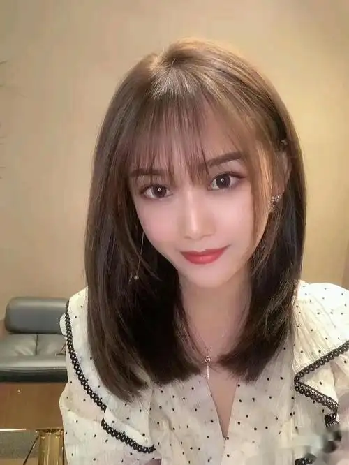 方脸的女人可以考虑剪一个初恋头减龄好几岁关键显脸小