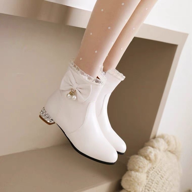 女童白色马丁靴