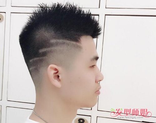 男生时尚刻痕短发发型图片四